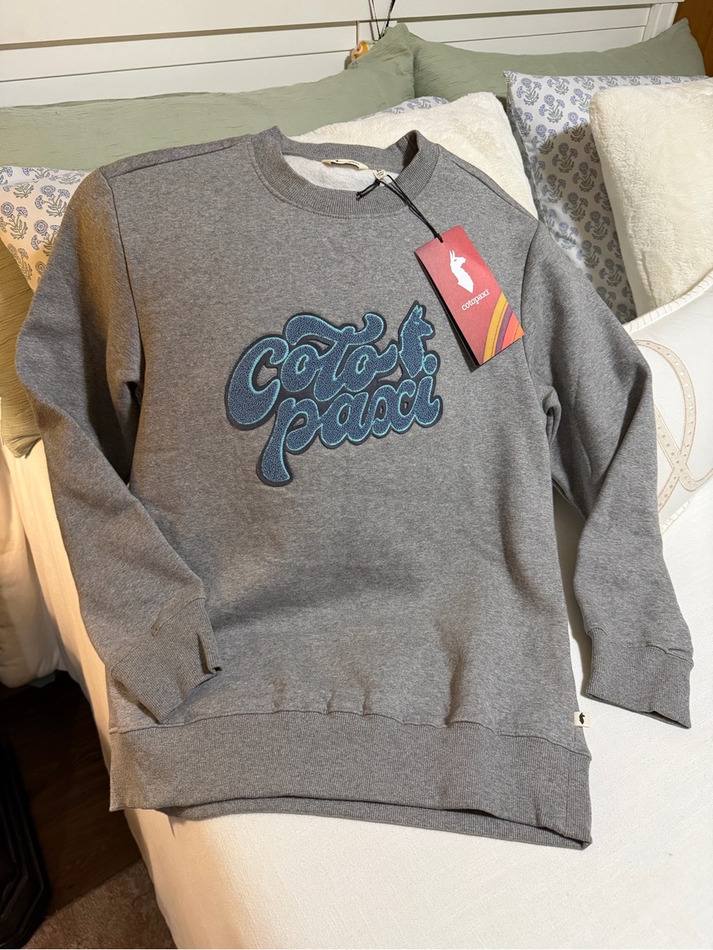 Cotopaxi  Woman’s Gray Logo Crewneck Sweater size Medium